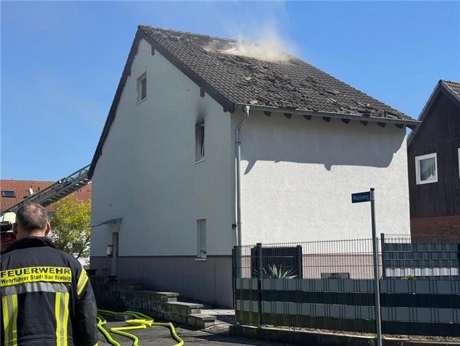 22.04.: Brand in Bad Breisig: Dachstuhl in Flammen 