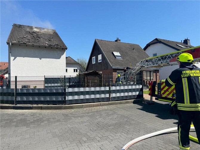 22.04.: Brand in Bad Breisig: Dachstuhl in Flammen 