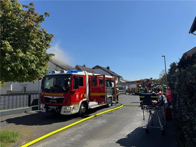 22.04.: Brand in Bad Breisig: Dachstuhl in Flammen 