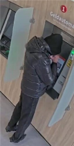 Köln: Falsche Polizistin: Seniorin um 4.000 Euro betrogen 