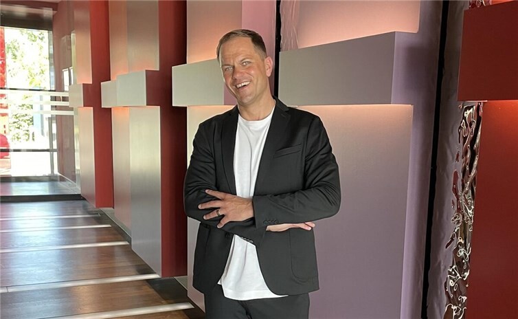 Florian Engel: Der Gastgeber hinter dem Zauber des GOP Varieté-Theaters