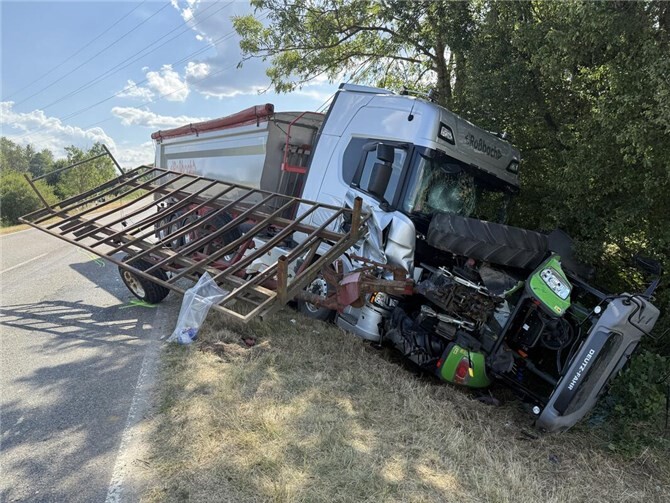 15.07.: Schwerer Verkehrsunfall zwischen Traktor und LKW 