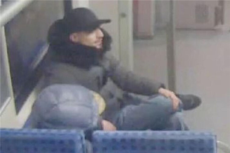 Polizei sucht nach bewaffneten Räubern 