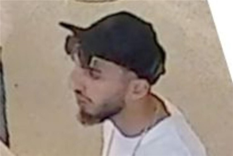 Foto-Fahndung: Zwei Männer nach Überfall auf Drogerie gesucht