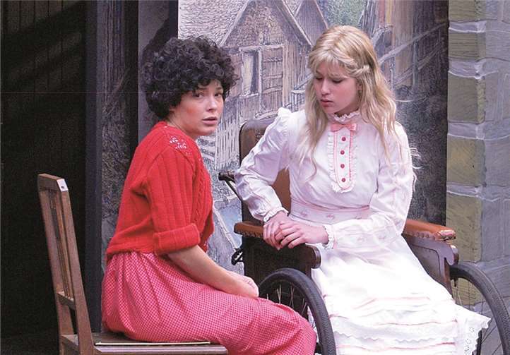 Heidi macht die Burg zur Schweizer Alp 