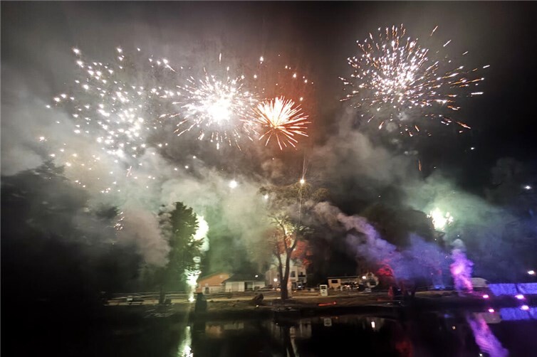 Trotz Trockenheit und Waldbrandgefahr startete Junggesellenclub das Event „Wied in Flammen“
