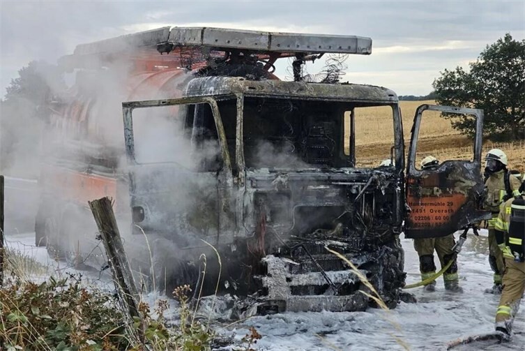 17.08.: LKW-Brand auf der B258 bei Mayen: Schnelles Eingreifen verhindert Katastrophe