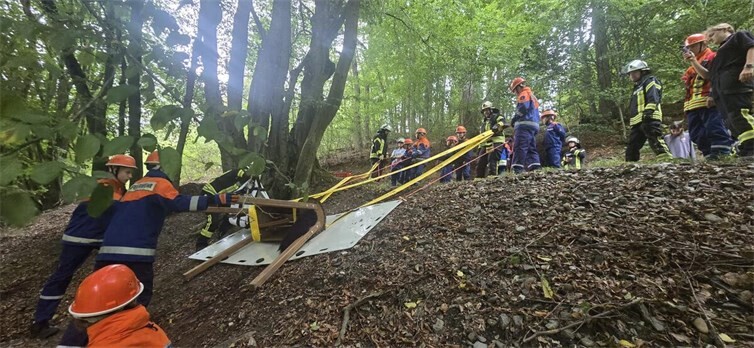 Jugendfeuerwehren absolvieren erfolgreichen Berufsfeuerwehrtag 