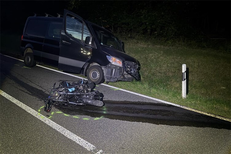 29.09.: Tragischer Unfall auf der B 8: Motorradfahrer verliert Leben