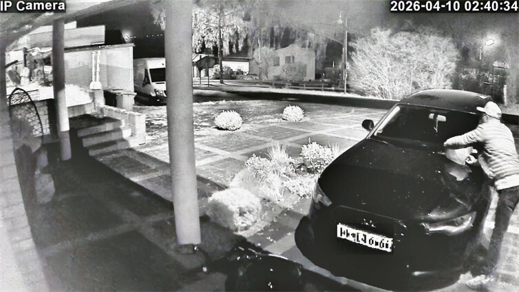 10.04.: Unbekannter Täter setzt Auto in Flammen 