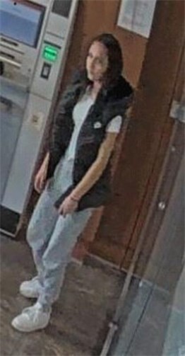 Foto-Fahndung: Dreiste Diebin ergaunert 1.300 Euro 