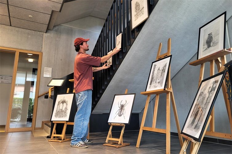 Kunst aus Kohle und Bleistift