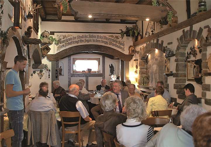 Weinrebenpaten trafen sich zur 1.Weinprobe im Antoniushof 