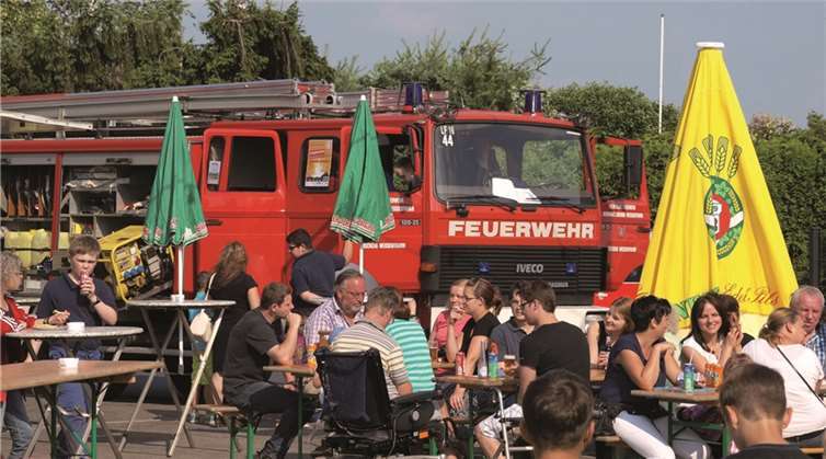 Kleine Feuerwehrmänner ließen Sirene und Blaulicht ertönen 