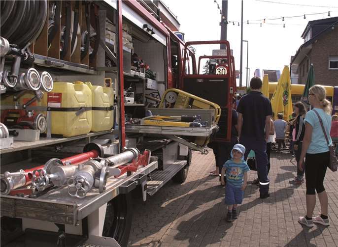 Kleine Feuerwehrmänner ließen Sirene und Blaulicht ertönen 