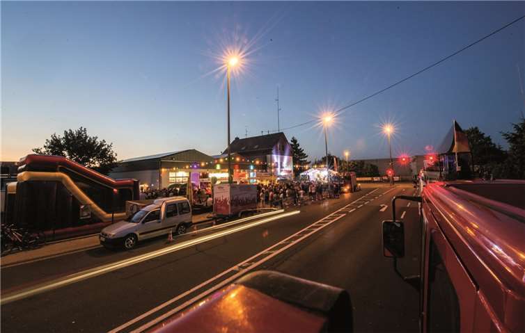 Kleine Feuerwehrmänner ließen Sirene und Blaulicht ertönen 