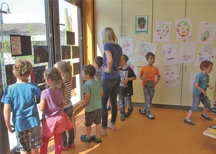 Kunstausstellung der „Schlauen Löwen“ in der Kita Pusteblume 