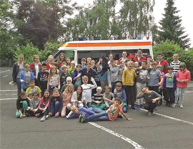 Erste-Hilfe-Training der 4. Klassen