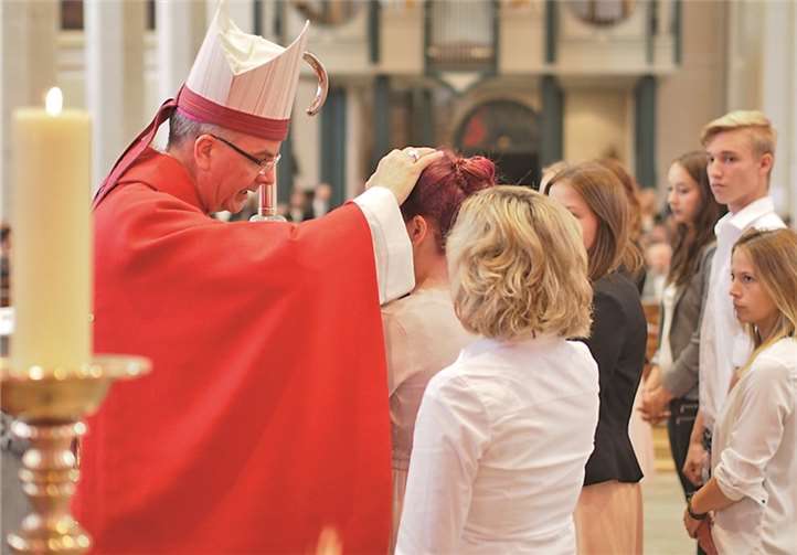 Firmspendung in Vallendar mit Weihbischof Peters 