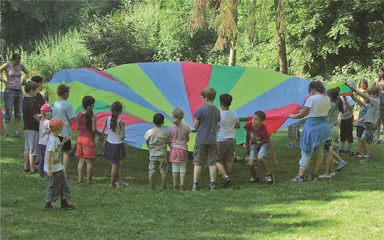 Gemeinsames Ziel war der Spielplatz im Meerbachtal 
