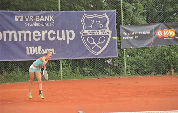 Trotz teilweise einsetzenden Regen spannende Profi-Tennis-Spiele 