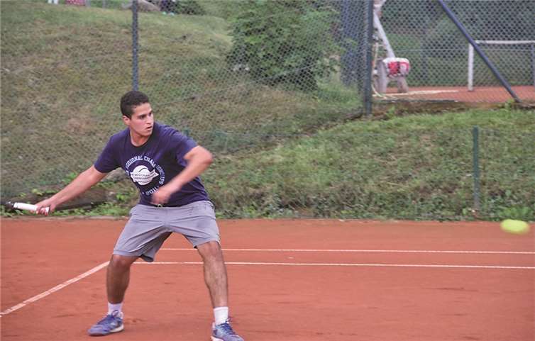 Trotz teilweise einsetzenden Regen spannende Profi-Tennis-Spiele 