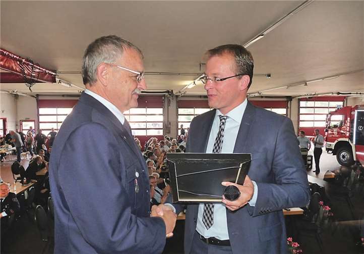 Franz-Josef Geilen trägt nun den Titel des „Ehrenwehrleiters“ 