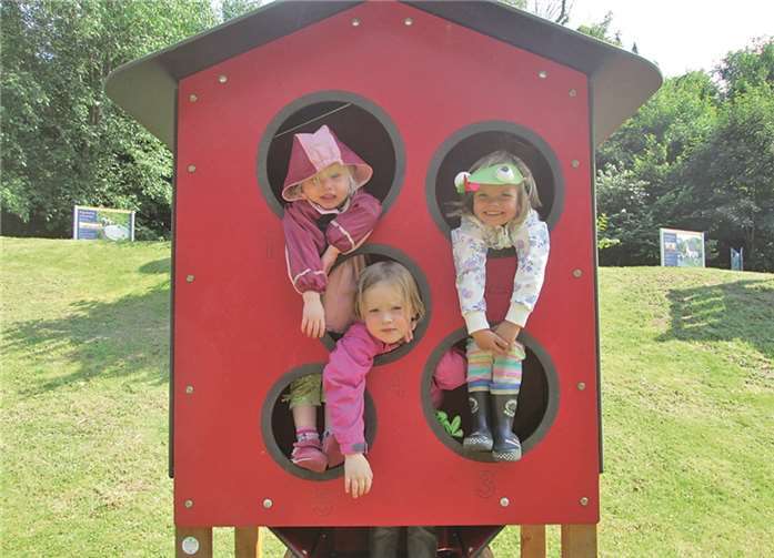 Die gelbe Stammgruppe des Kindergartenbereichs gehen ins „Fröscheland“ 