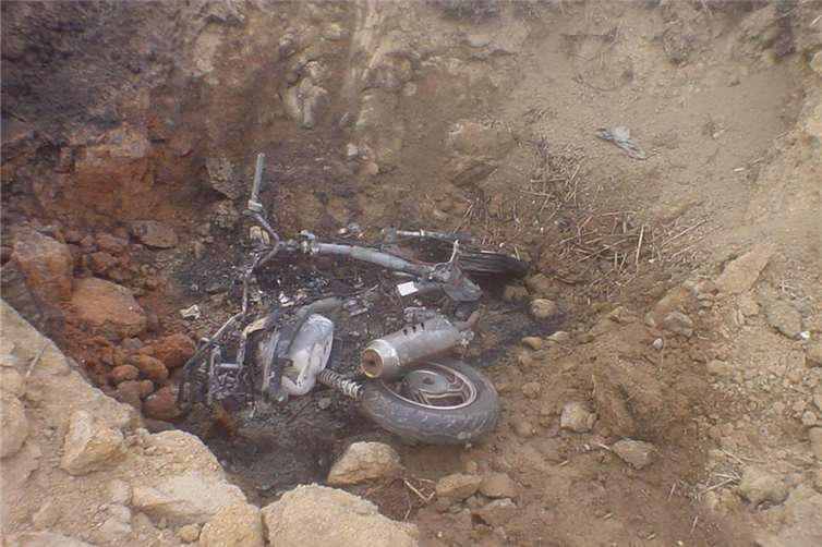 Unbekannte stehlen Mofa und zünden es an