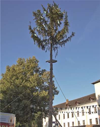 Kirmeszeit in der Mitte des Stadtteils 