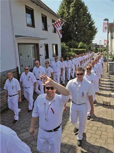 Kirmesjungen feiern und vermissen 