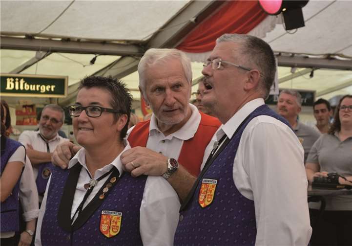 Superstimmung im und um das Festzelt 