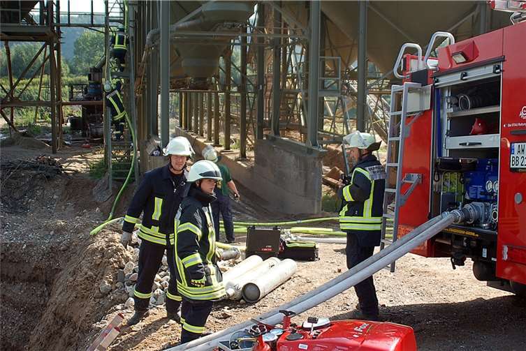 Feuer in Bad Breisiger Kieswerk 
