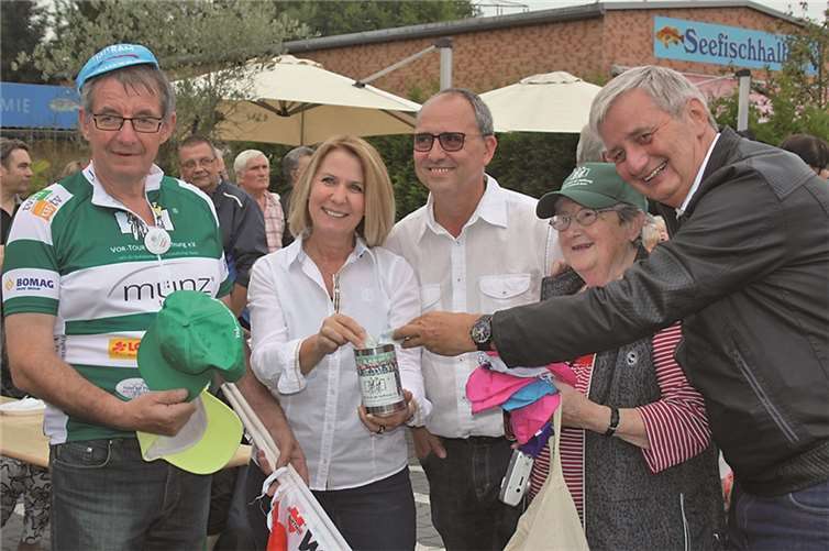 In Gladbach gab es ein Volksfest zur Unterstützung der Hoffnungsradler