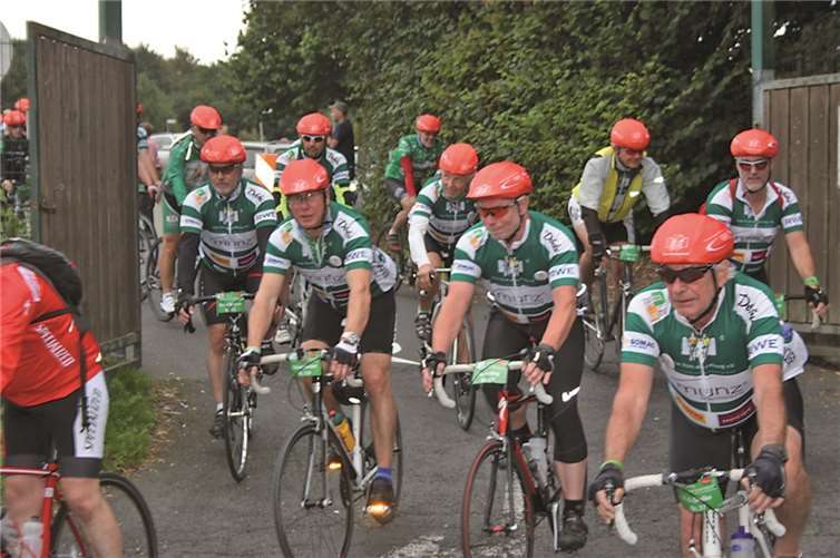 In Gladbach gab es ein Volksfest zur Unterstützung der Hoffnungsradler 