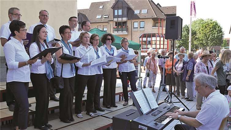 Erzbischof feierte rund um den neuen Kirchplatz 