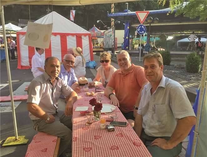 Buntes Treiben bei „tropischem“ Klima 