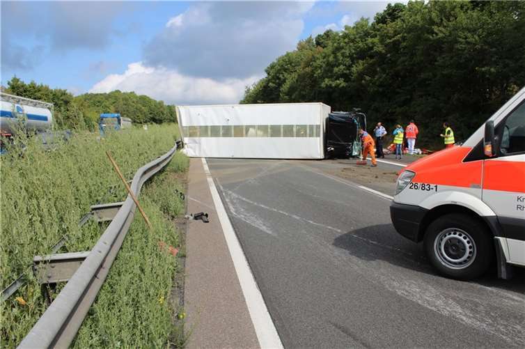 Umgestürzter Lkw sorgt für kilometerlangen Stau 