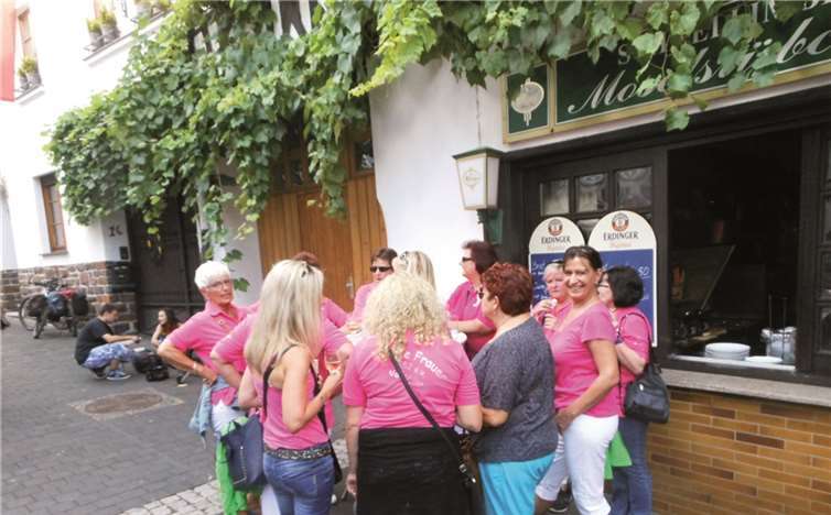 Auf dem Besen der Winninger Weinhex 