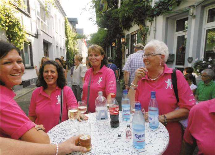 Auf dem Besen der Winninger Weinhex 