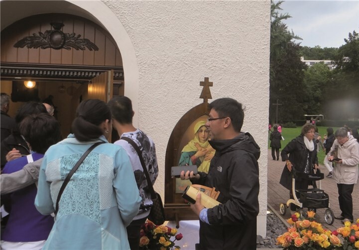 Fröhlich, gläubig, geschwisterlich 