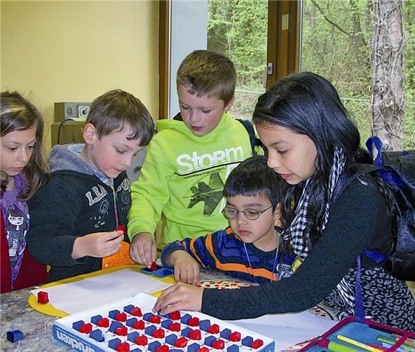 Schlaue ABC-Füchse erkunden die Grundschule 