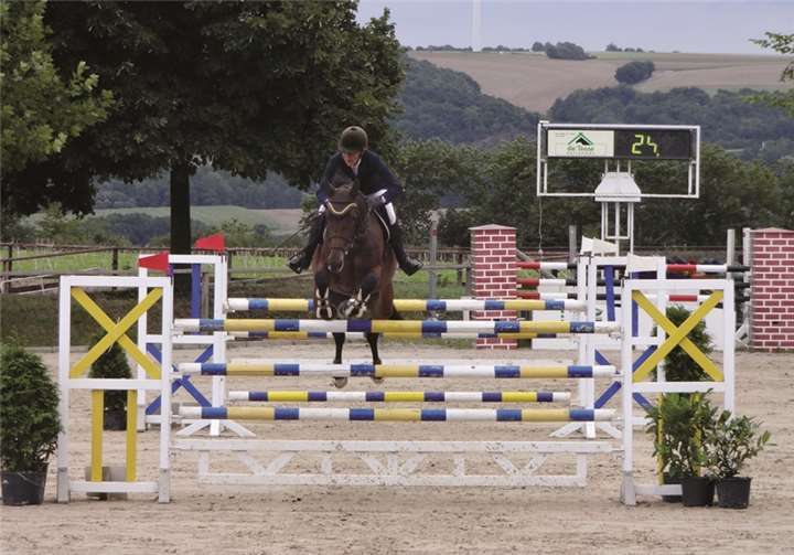 Sandra Deppe holt sich den Titel im S-Springen 