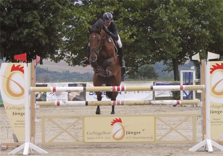 Sandra Deppe holt sich den Titel im S-Springen 