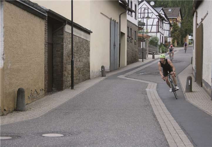 Sinziger Straße in Waldorf bot Radrennsport-Flair
