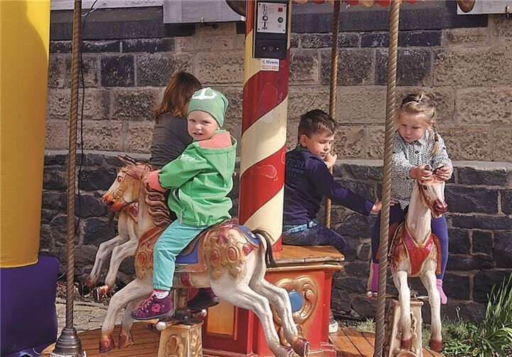 Böllerschüsse, Oldie- Schlager-Disco und buntes Programm für die kleinen Besucher 