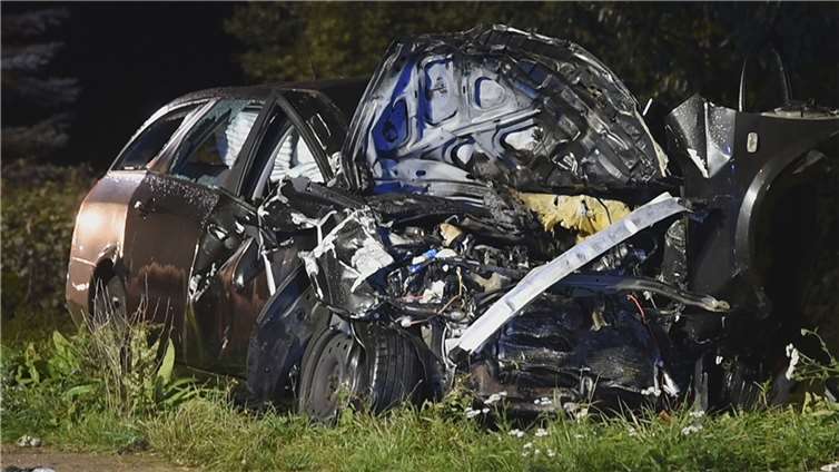 Fahrer stirbt nach Aufprall 