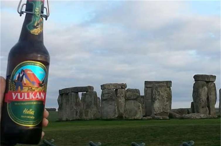 Vulkan-Bier reiste nach Stonehenge  