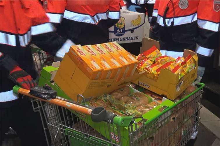 Sonderzug mit 530 Flüchtlingen zu Not-Halt gezwungen 