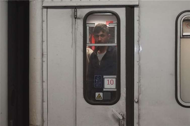 Sonderzug mit 530 Flüchtlingen zu Not-Halt gezwungen 